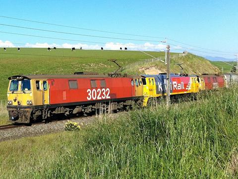 KiwiRail is to retain electric haulage of freight trains on the North Island Main Trunk line (Photo: Cody Cooper/CC BY-SA 3.0).