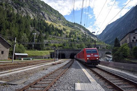 Gotthardbahn_01