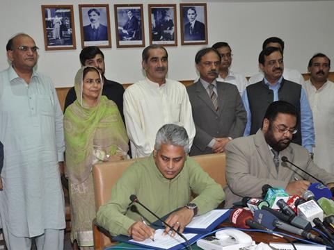 An agreement for Pakistan Railways to purchase 55 GE Transportation diesel locomotives was signed on June 20.