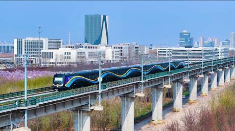 70244_crrccarbonfibremetrotrainsetinserviceonqingdaoline1_846080