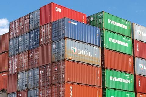 Containers (Photo Wolfgang Schröpfer, Pixabay)