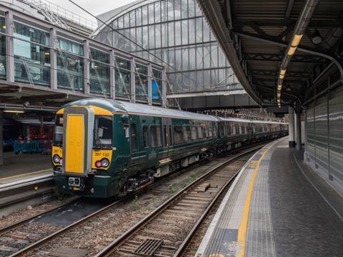 tn_gb-GWR_Class_387_at_Paddington-02092016-2956-GWR_pic.jpg