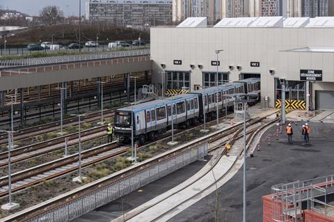 Paris Metro Line 11 Alstom MP14 rubber-tyred trainset (4)