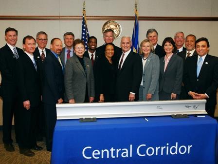 tn_us-minneapolis-ffga_sign-central_corridor-110426.jpg