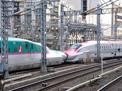 Series E5 and E6 trainsets leaving Tokyo on March 16. Photo: Kazumiki Miura