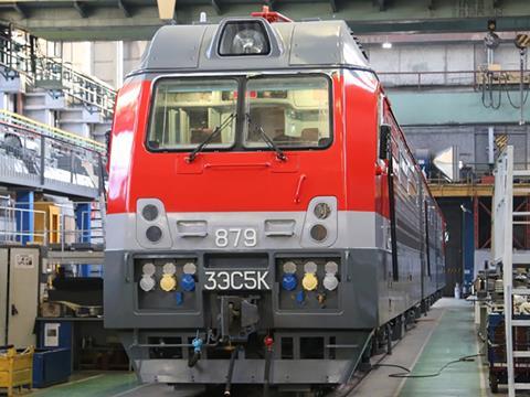 Transmashholding has signed two contracts to supply main line locomotives to Russian Railways.