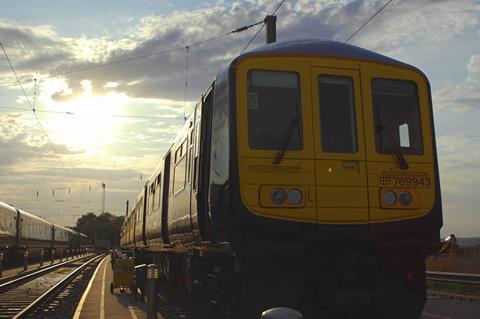 gb GWR Class 769 Reading