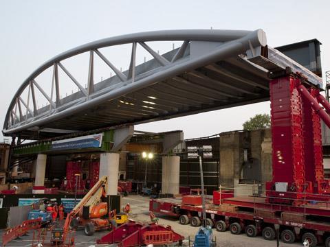 tn_gb-thameslink-boroughmarketbridge.jpg