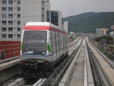 Uijeongbu light metro (Photo: Chris Heaps).