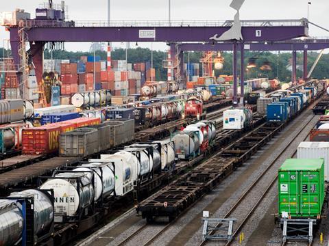 A regular freight service connects DP World’s London Gateway terminal to the Duisburg freight hub in Germany (Photo: DB).