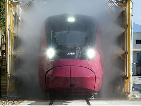 SR unveils EMU-320 trainset (image SR)