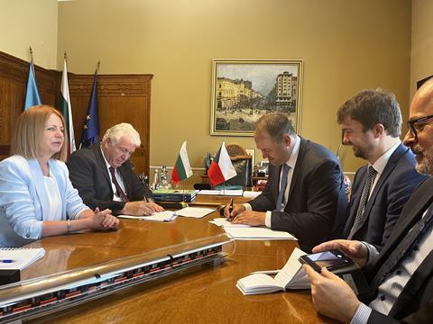 Signature of the contract in Sofia (2)