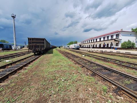 Romanian standard gauge Desiro DMU and Ukrainian broad gauge wagon at Dornesti (Photo Tudosa Mihai Marian)