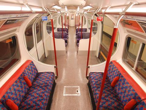 tn_gb-london-underground-bakerloo-interior.jpg