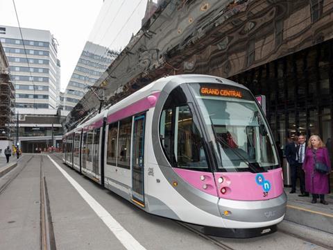 tn_gb-birmingham_new_street_tram_1_01.jpg