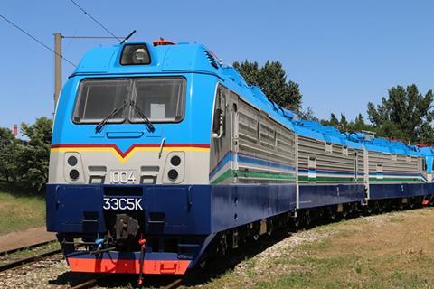 On August 28 TMH’s Novocherkassk factory handed over five 3ES5K three-section 25 kV AC electric freight locos which Uzbekistan Railways ordered in May
