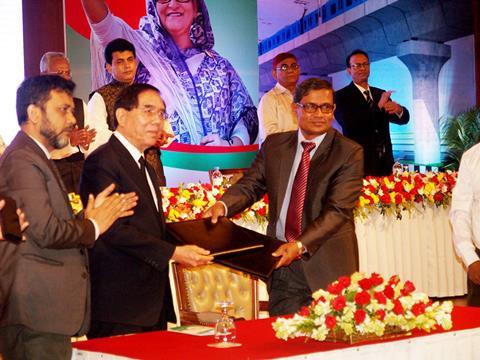 Dhaka Mass Transit Co signed contracts for the construction of metro Line 6 on May 3.