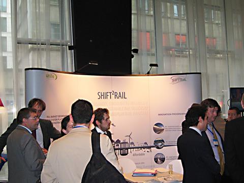 tn_eu-Shift2Rail_launch_stand-crop_01.jpg