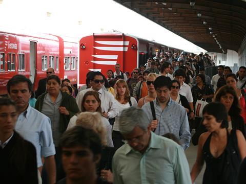 tn_ar-belgrano-norte-passengers.jpg