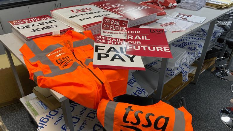 TSSA union proposes merger with GMB | Rail Business UK | Railway ...