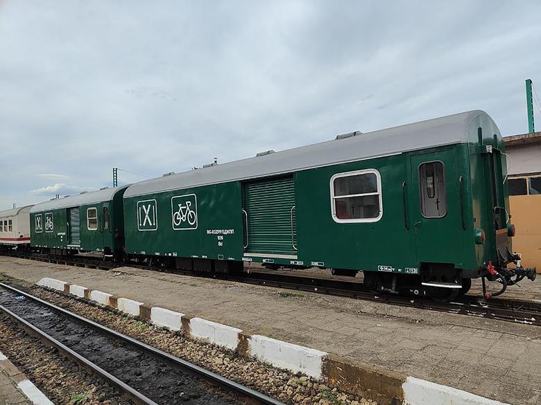 Bicycle and ski van added to Bulgarian narrow gauge trains | News ...