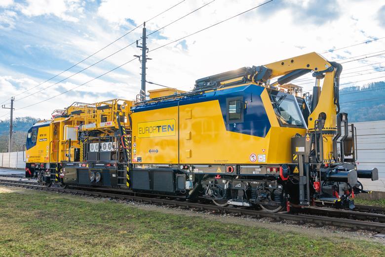 Electrification motor tower cars delivered News Railway Gazette