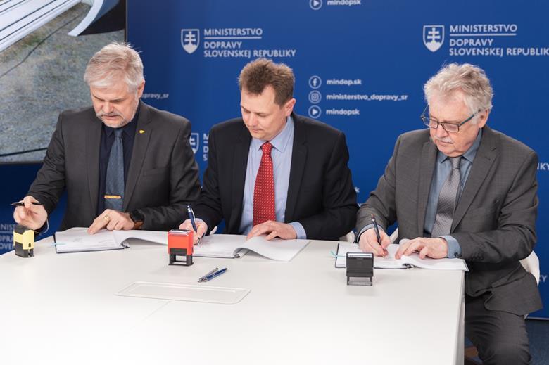 Slovakian main line GSM-R contract signed | News | Railway Gazette ...